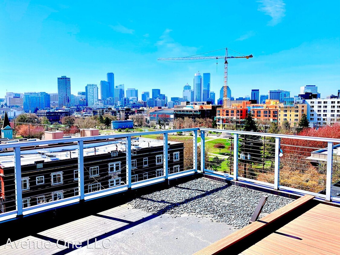 Building Photo - 109 12th Ave E
