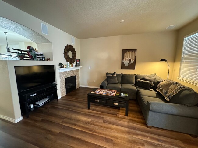 Building Photo - Pine Creek 3bdrm Townhouse D20 Great Locat...