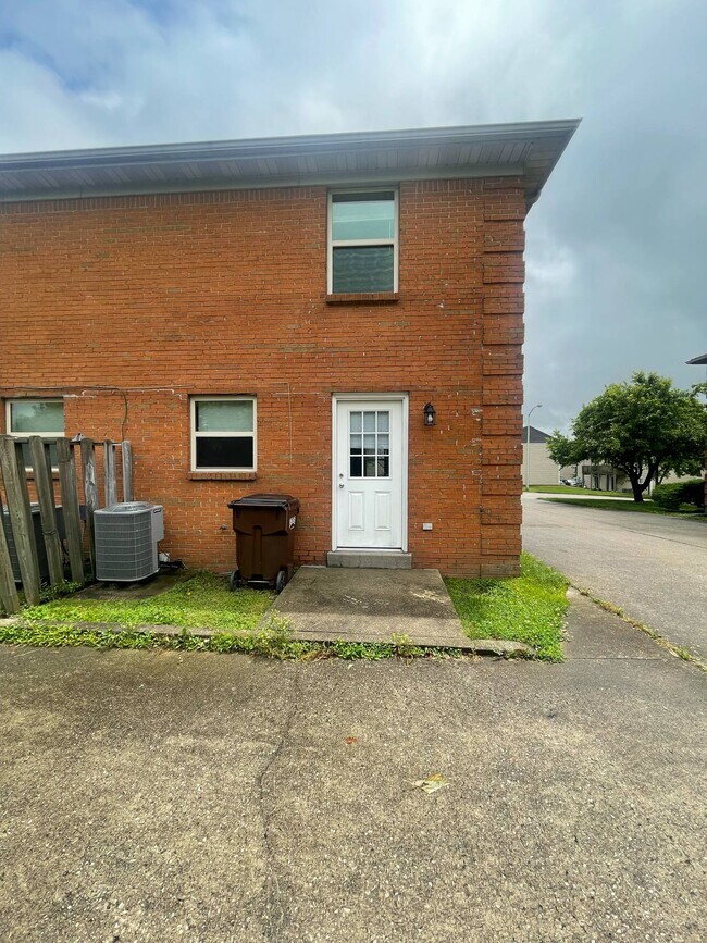 Foto del edificio - 490 Garden City Dr