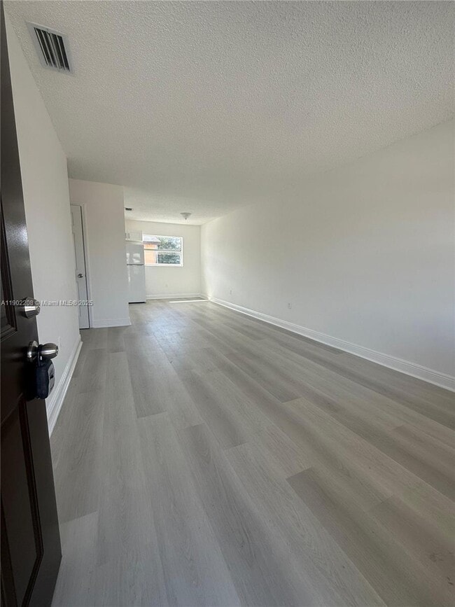Foto del edificio - 5461 W 24th Ave