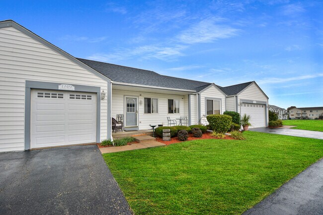 Building Photo - 1749 Waters Edge Dr