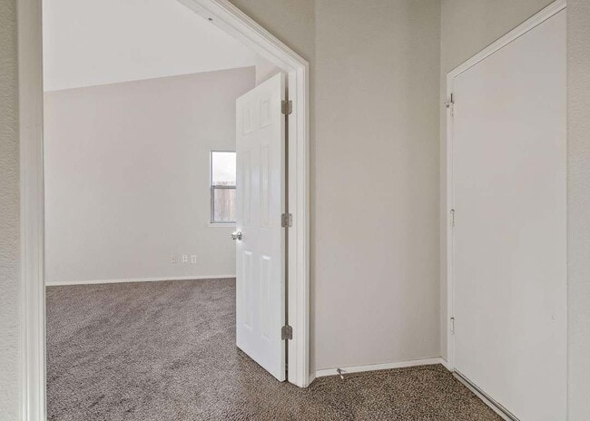 Building Photo - 2111 W Merritt Ave