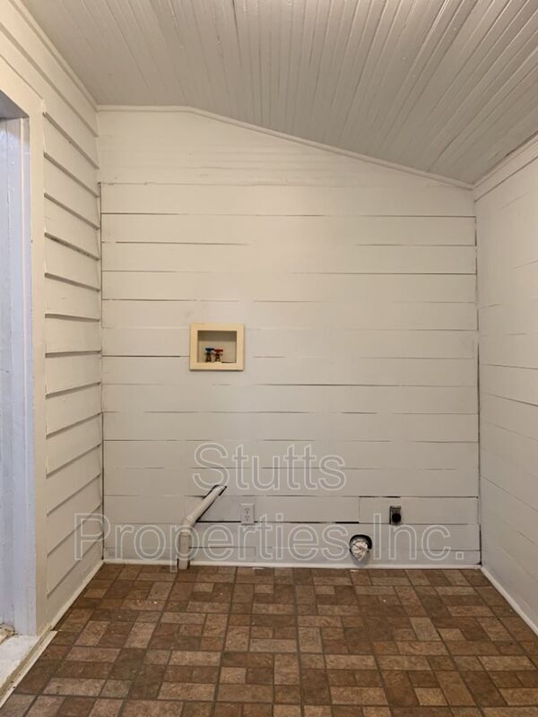 Building Photo - 513 Howell St