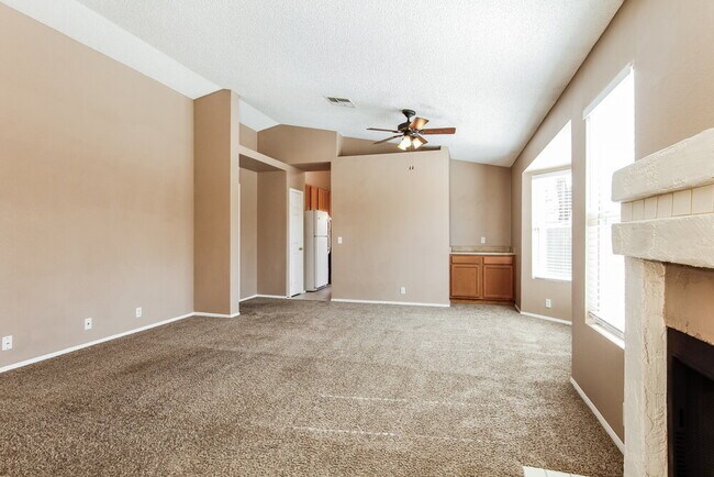 Foto del edificio - 3618 W Creedance Blvd