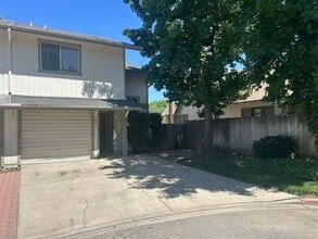 Building Photo - 2047 E Laura Ave