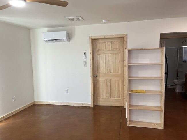 Building Photo - 2780 Roberts Dr