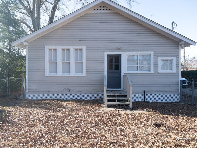 Building Photo - 302 Durden St