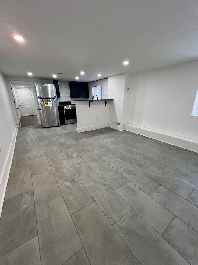 Foto del edificio - Luxurious 1-Bedroom Apartment in West Phil...