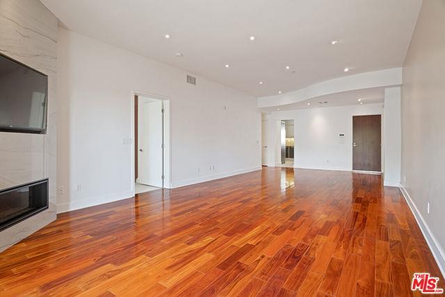 Foto del edificio - 8788 Shoreham Dr