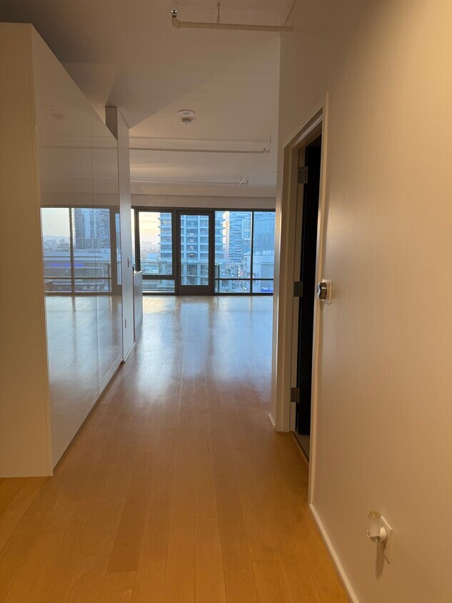 Foto principal - 1100 S Hope St