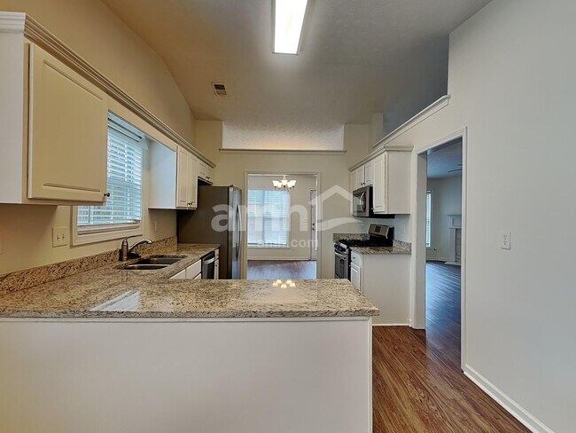 Foto del edificio - 2123 Yarbrough Way