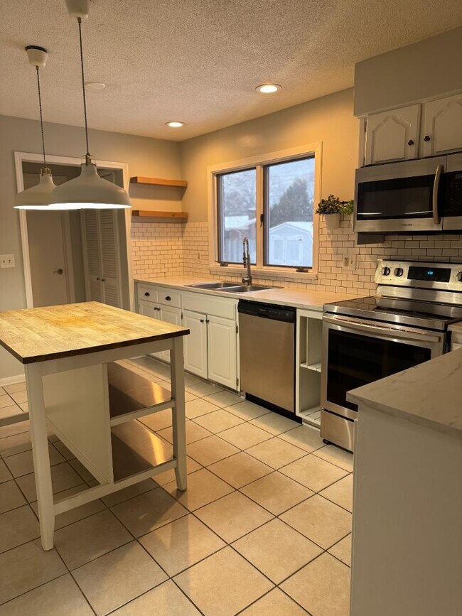 Foto del edificio - 1519 Trebor Rd