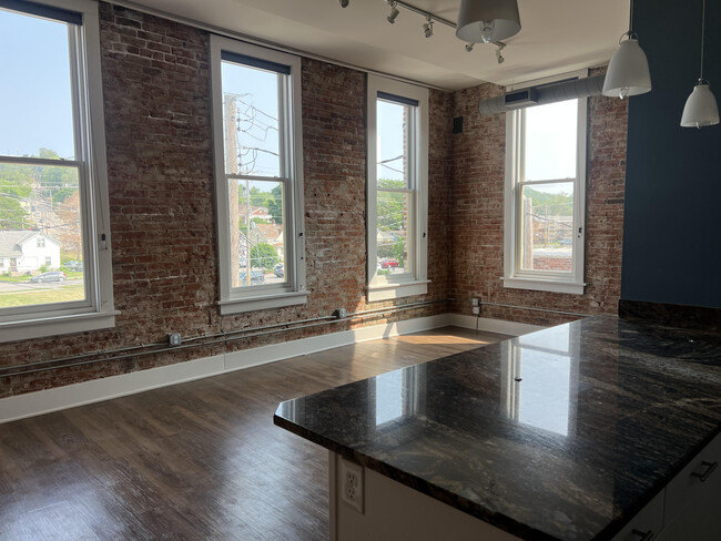 Foto del edificio - 148 W Broadway St