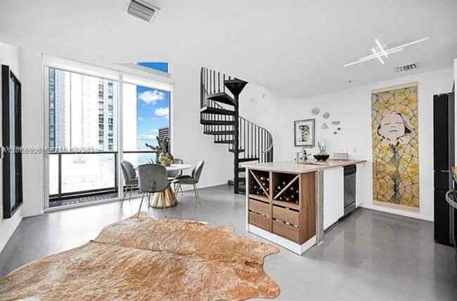 Foto del edificio - 300 S Biscayne Blvd