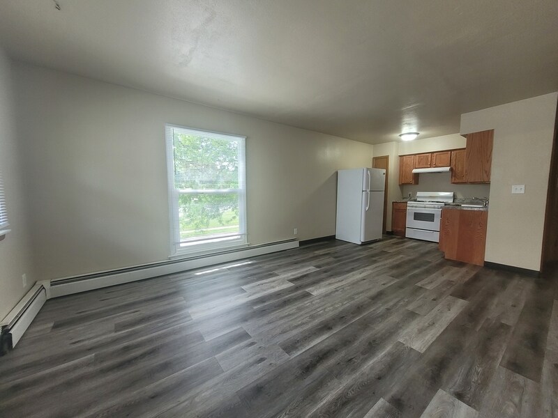 Primary Photo - 210 N Summit St