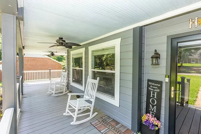 Front Porch - 39 Rambling Rd