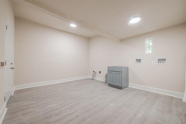 Building Photo - 6810 Del Rio St