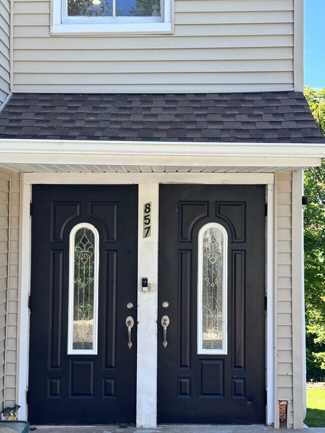 Unit 2- Door to the right - 857 Sherman Ave