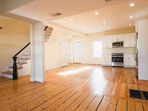 Building Photo - 14 Humboldt Pl