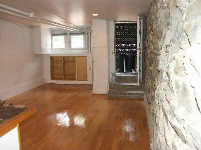 View of Living room area, unfurnished - 3118 Dumbarton St NW