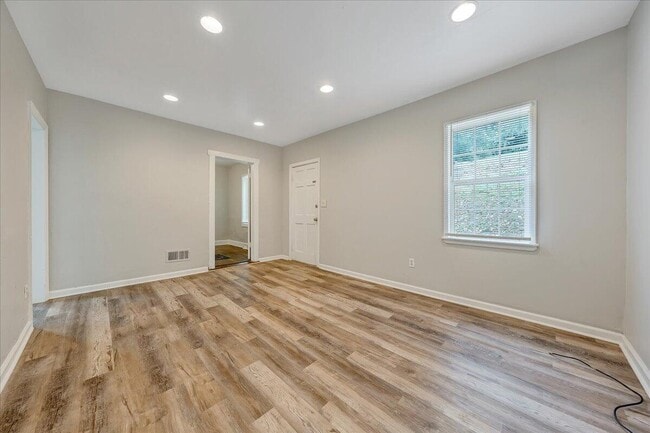 Building Photo - 1523 Buena Vista Blvd SE