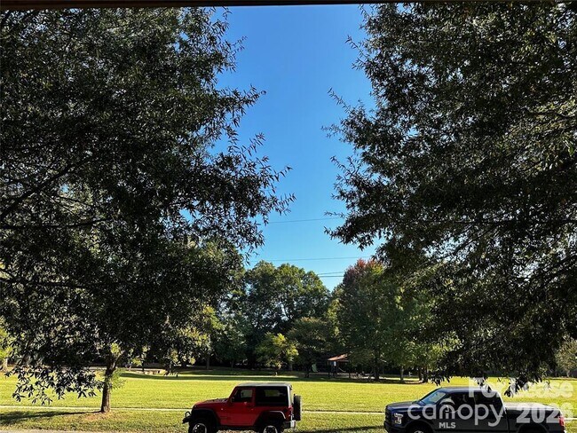 Foto del edificio - 3435 Spencer St