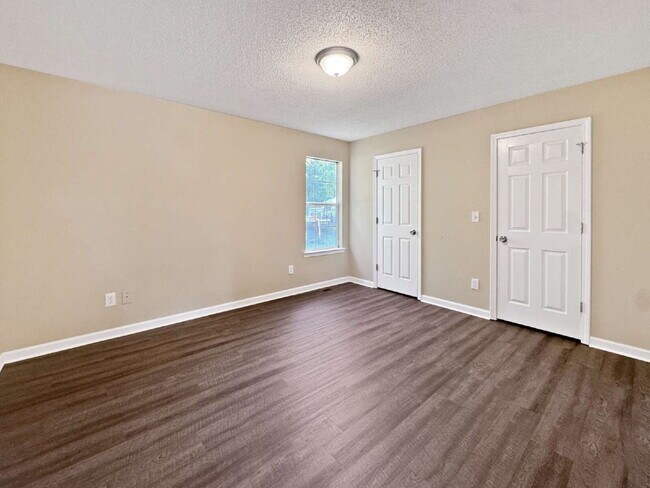 Foto del edificio - Three Bedroom Ranch in North Hall