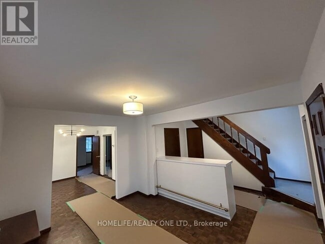 Photo du bâtiment - 13 East Rd