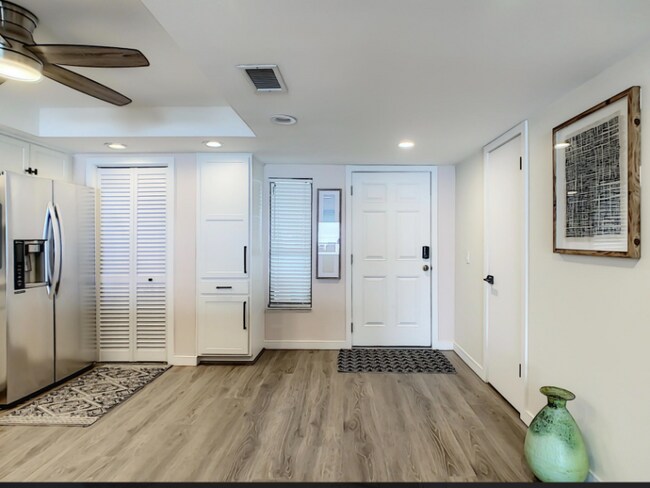 Building Photo - 175 Jimmy Buffett Mem Hwy