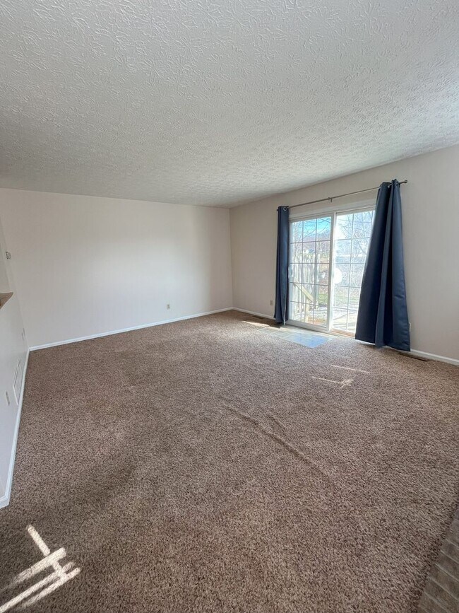 Building Photo - Avon Lake Townhouse