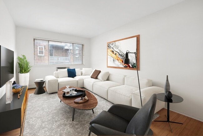 1-BR/1BA Living Area - 537 W. Melrose