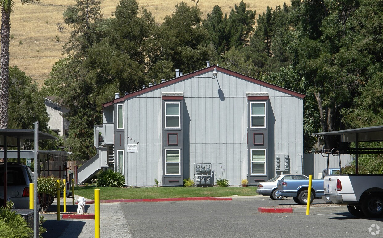 Foto del edificio - Glenbrook Apartments