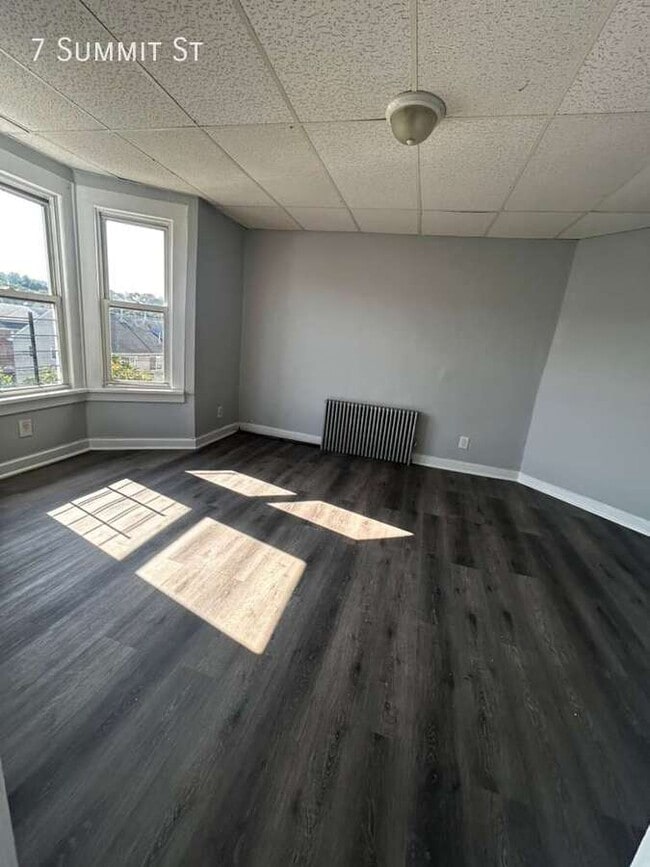 Photo - 7 Summit St Apartment