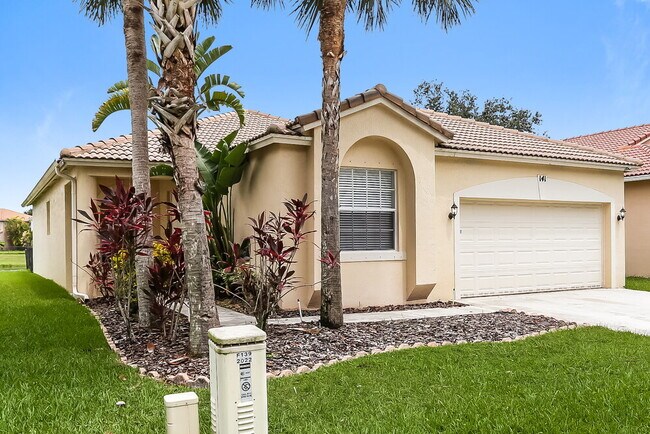Building Photo - 141 Seminole Lakes Dr
