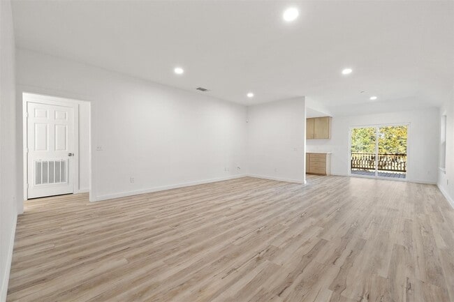 Building Photo - 85 Ridgewood Cir