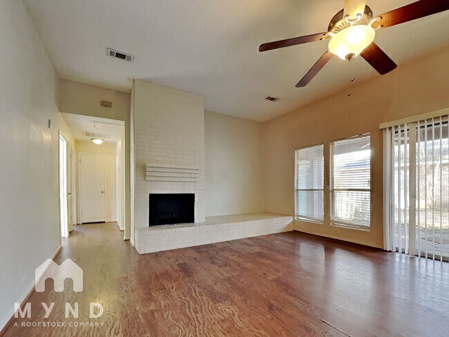 Foto del edificio - 8731 Summit Pines Dr