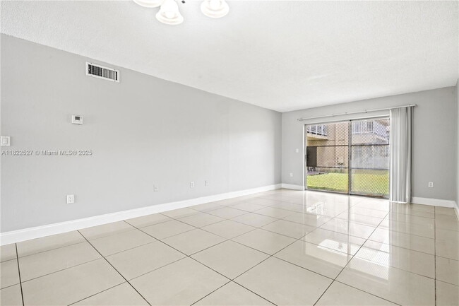 Foto del edificio - 301 NW 177th St