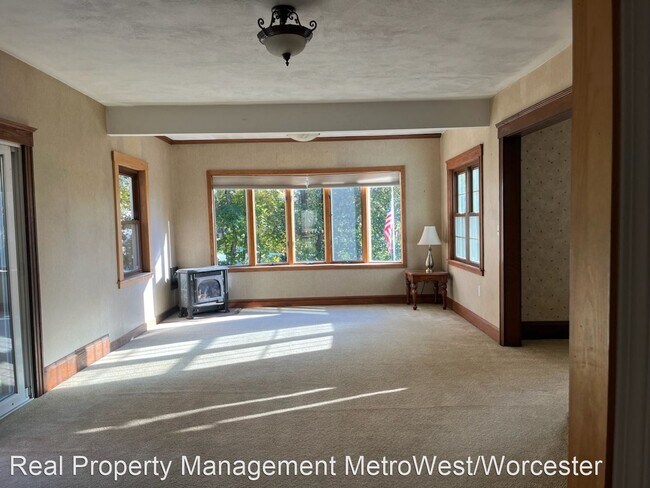 Building Photo - 4 br, 2.5 bath House - 12 Oak Street Terrace