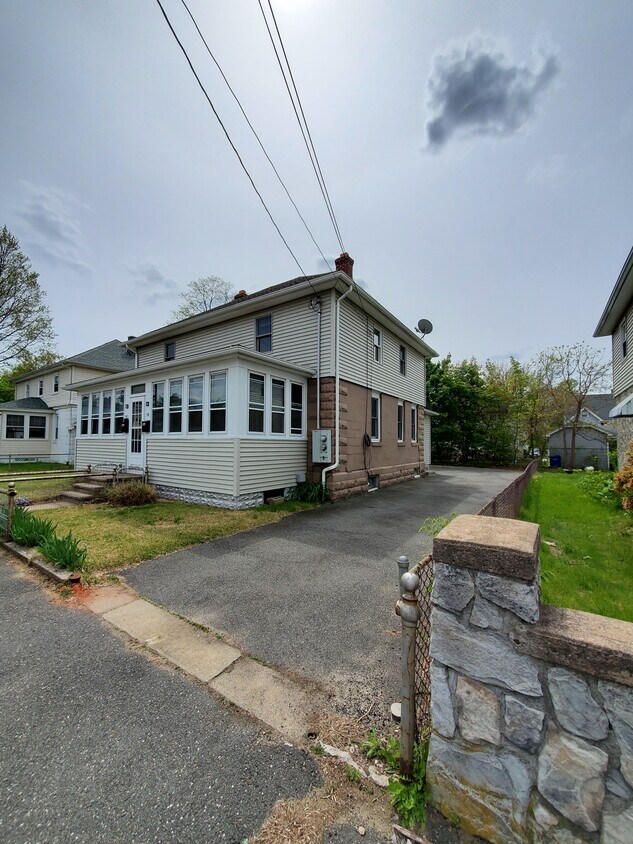 16 Weston St, Wilbraham, MA 01095 Townhome Rentals in Wilbraham MA