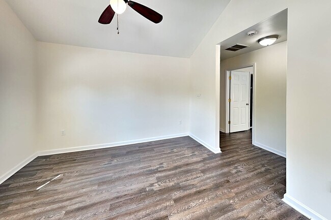 Foto del edificio - 232 Chappell Rd NW
