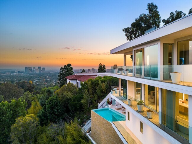 Foto del edificio - 9894 Beverly Grove Dr