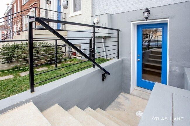 Foto del edificio - Fully Renovated 1 Bedroom Near Metro