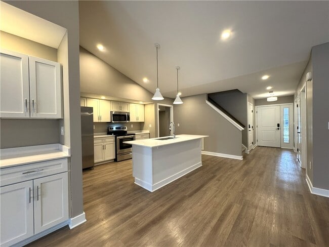 Building Photo - 540 Championship Dr