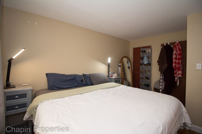 Building Photo - 2Br/1Bth, Great location, quiet area, Laundry in building