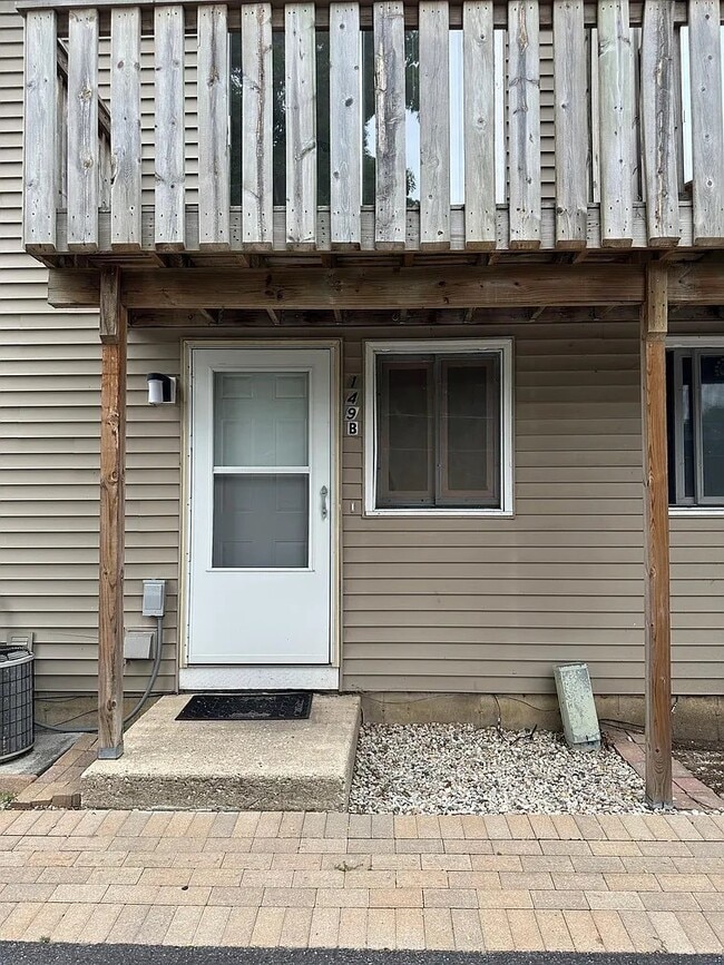 Building Photo - 149 Forest Ave