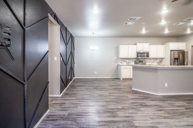 Building Photo - Updated Rental in Frenship ISD!