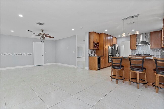 Building Photo - 6305 SW 93rd Pl # 6305, Miami, FL 33173
