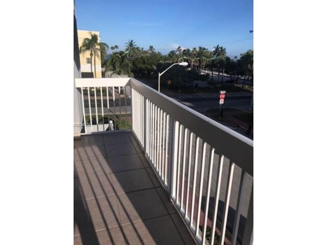 Foto principal - 3600 Collins Ave