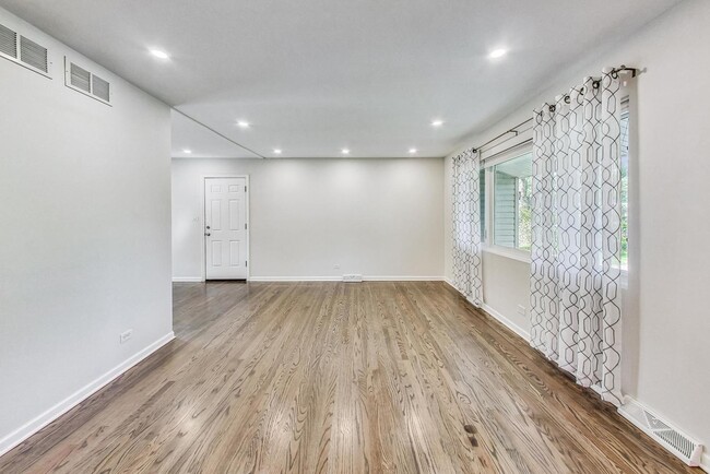 Foto del edificio - 22W531 Burr Oak Dr