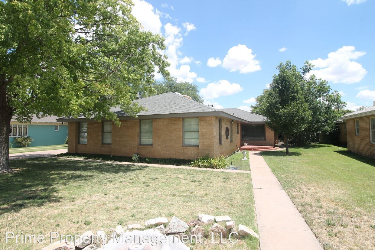 Primary Photo - 3 br, 1.5 bath House - 2121 Gidding St.